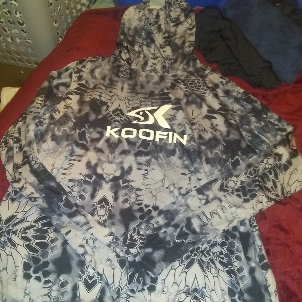 Upf fishing shirt with hood and face mask